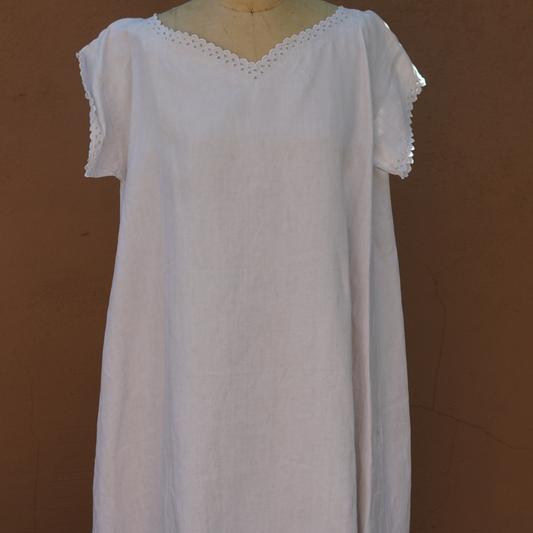 VR Embroidered Linen Nightgown