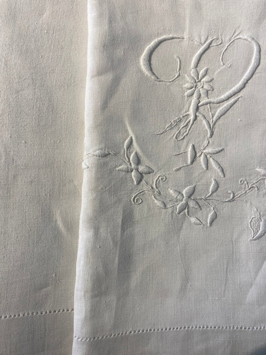 Scalloped MV Embroidered Linen Sheet