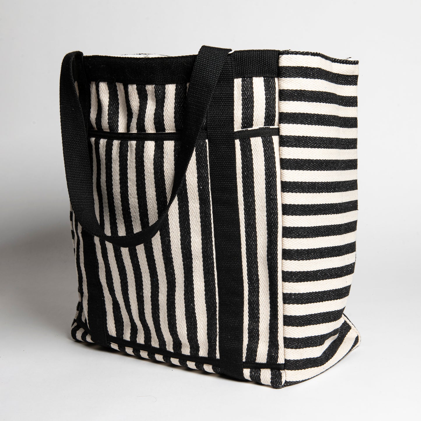 A Beach Tote to Hold Your Hat