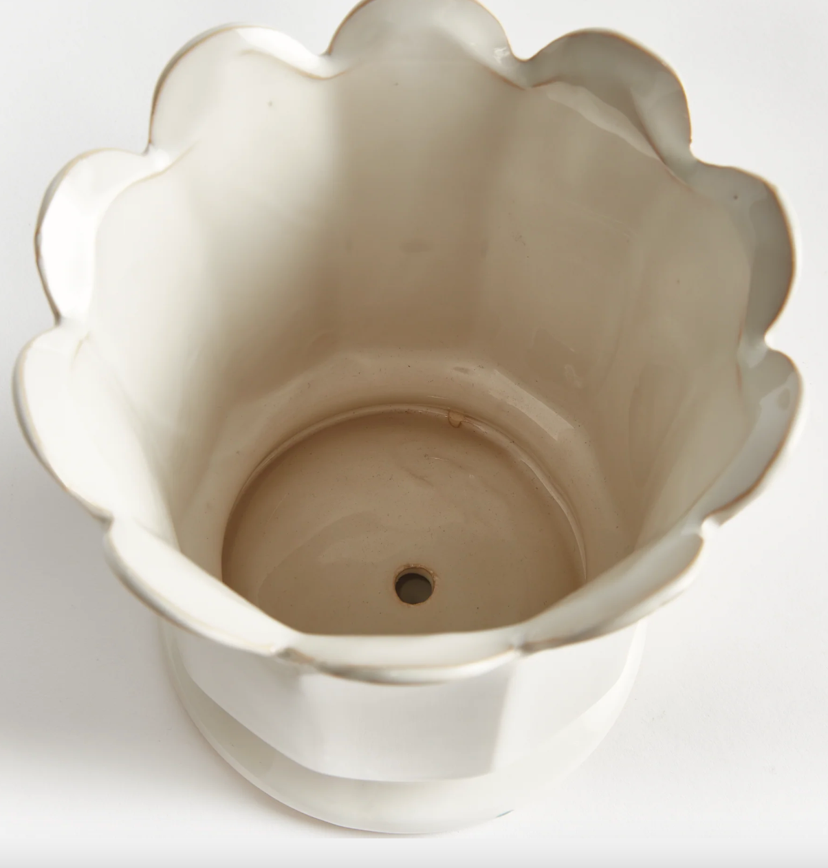 Maline Footed Pot