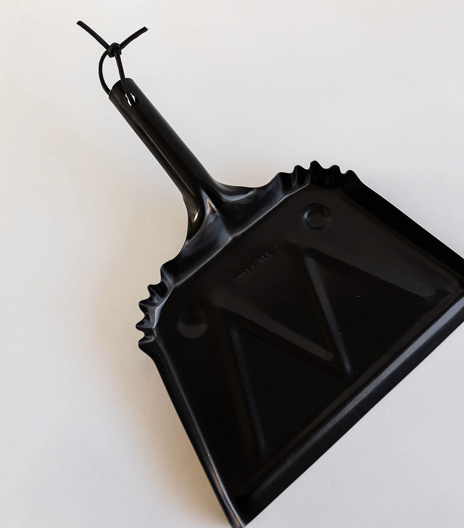 The Farmhouse Dustpan