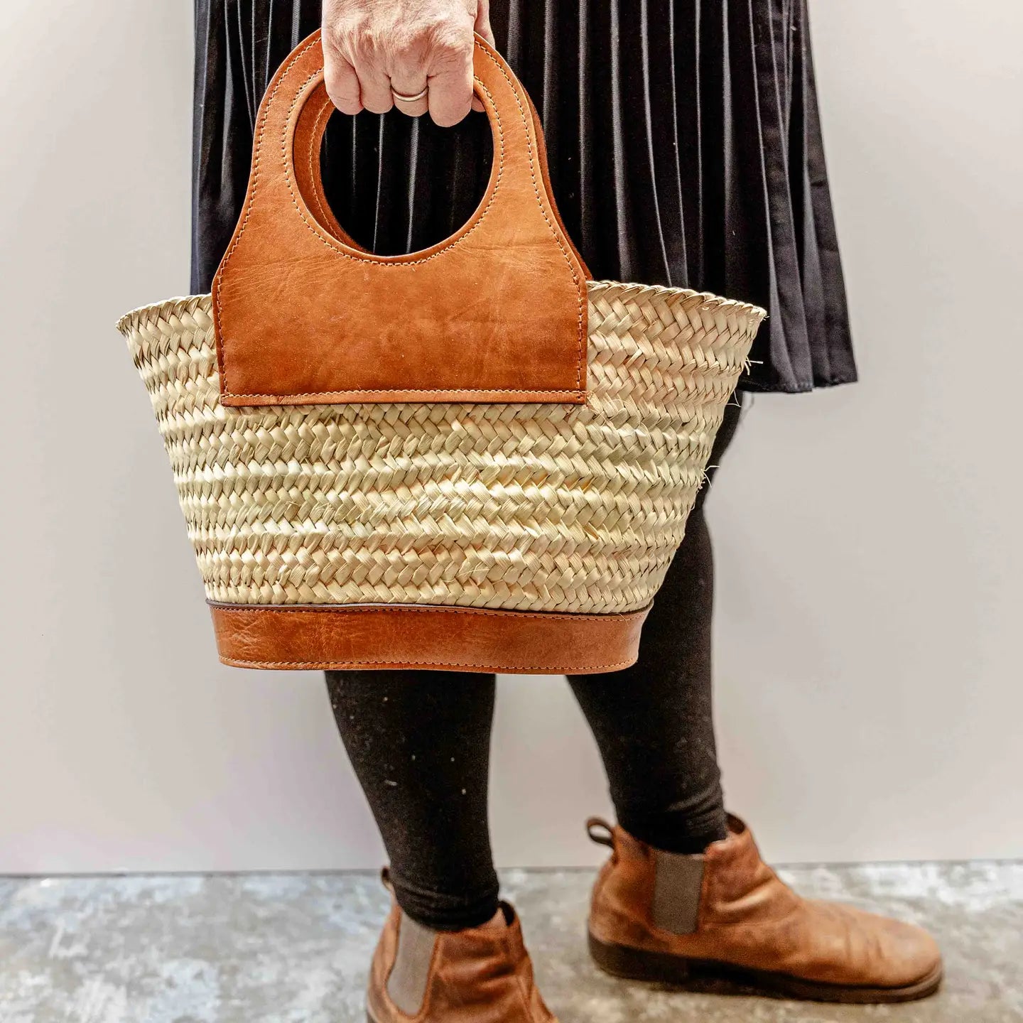 Leather Trim Herringbone, Round Handle